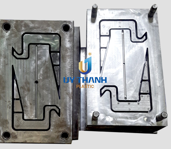 Xưởng Gia Công Ép Nhựa Uy Thành